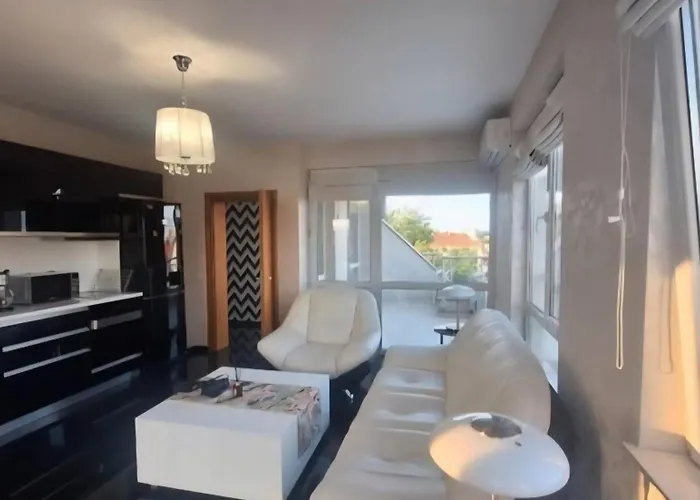 Ahinora Apartament *