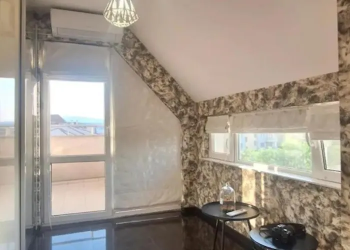 Ahinora Apartament *