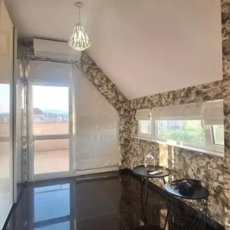 Ahinora Apartment *